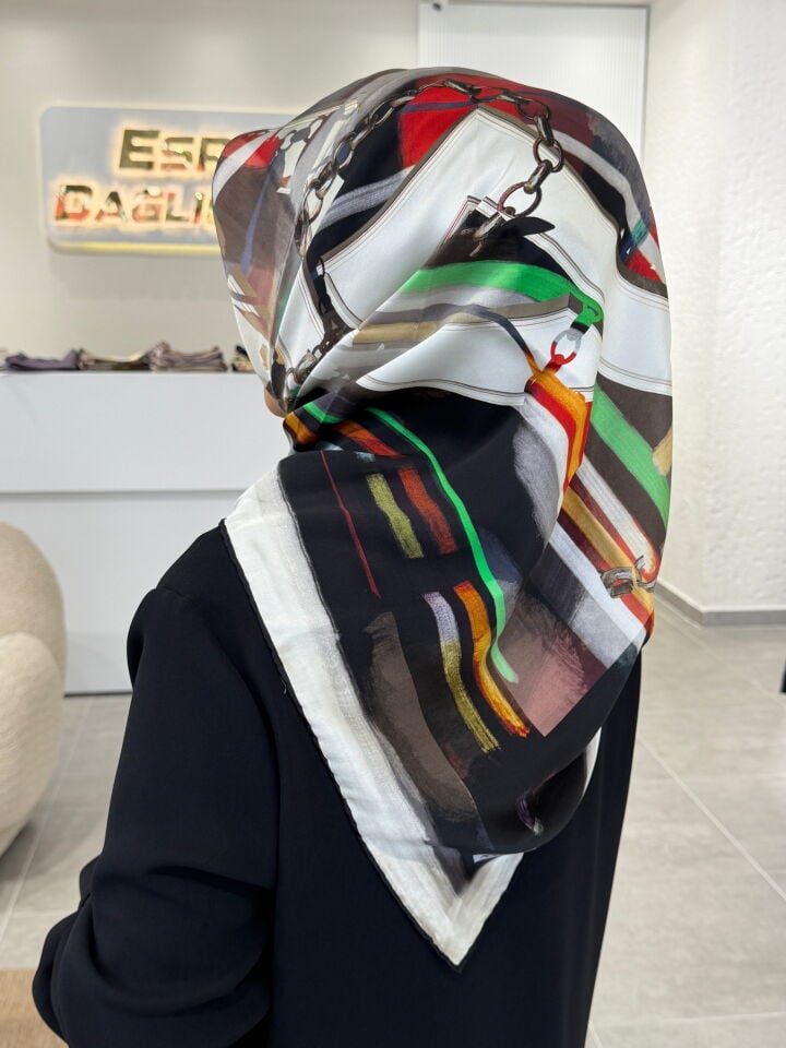 AKER SURA İPEK EŞARP