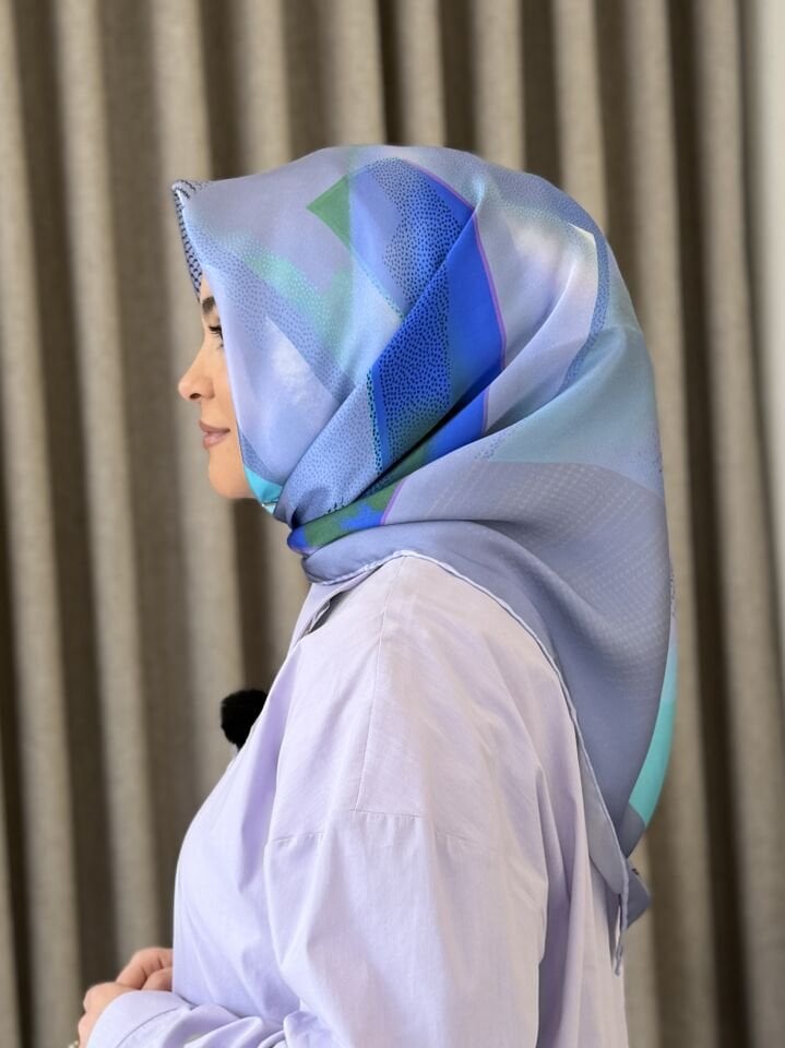 AKER SURA İPEK EŞARP