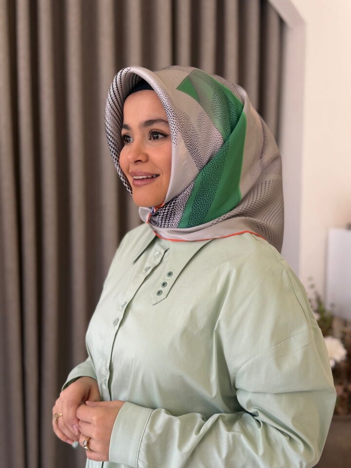 AKER SURA İPEK EŞARP