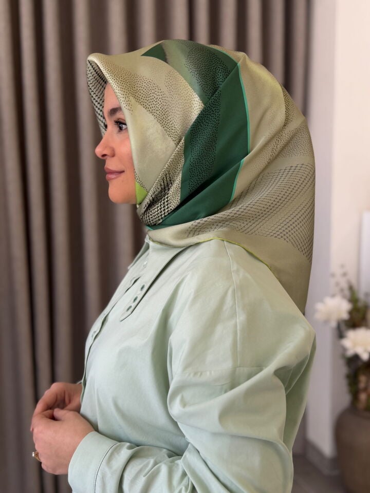 AKER SURA İPEK EŞARP