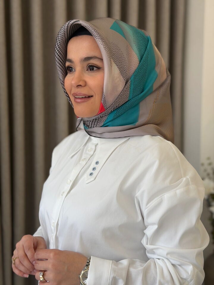 AKER SURA İPEK EŞARP