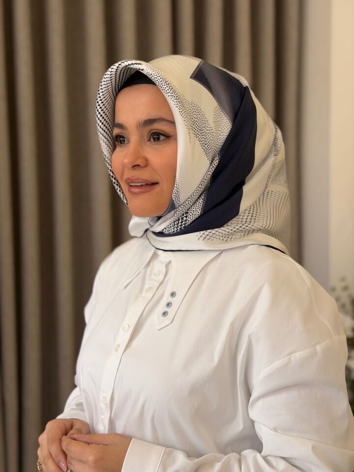 AKER SURA İPEK EŞARP