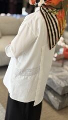 YAQA TASARIM TRİKO YAKA ASİMETRİK GÖMLEK BEYAZ