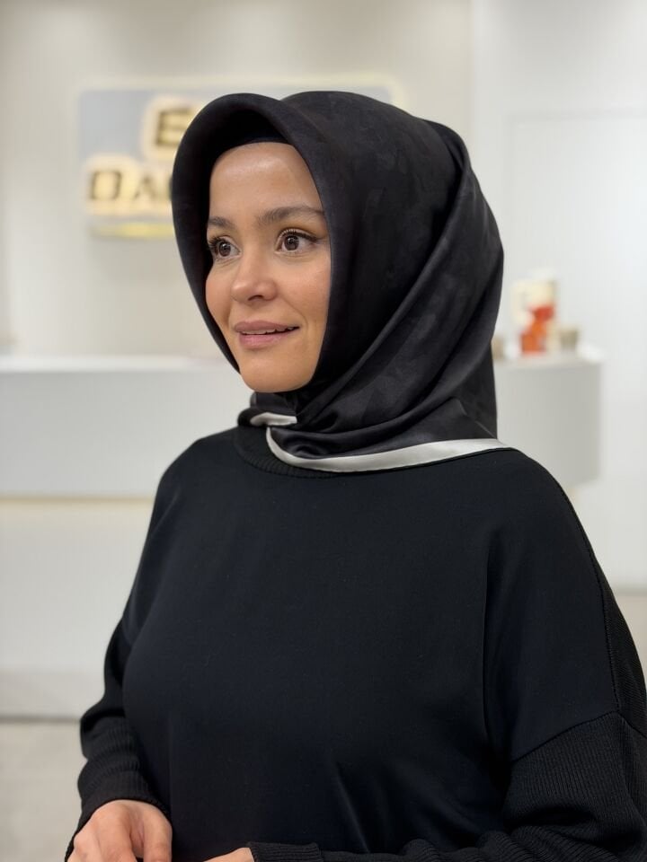 AKER SURA İPEK EŞARP