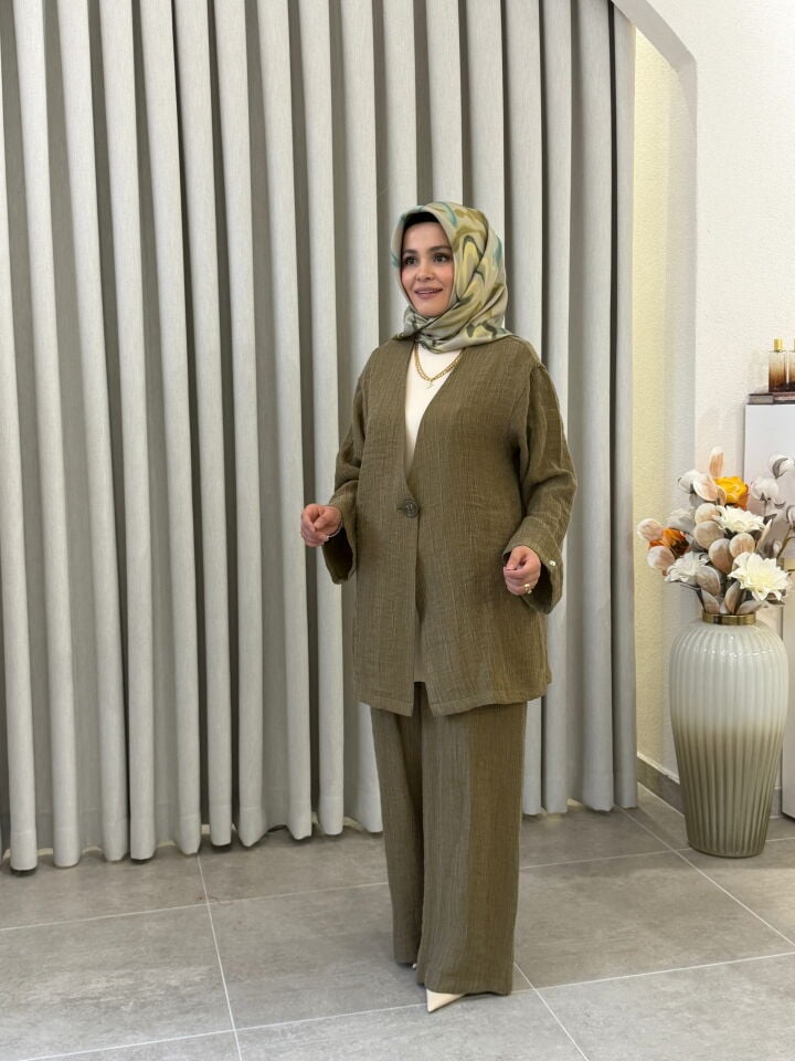 ARMİNE MÜSLİN KUMAŞ CEKETLİ PANTOLONLU TAKIM YAĞ YEŞİLİ