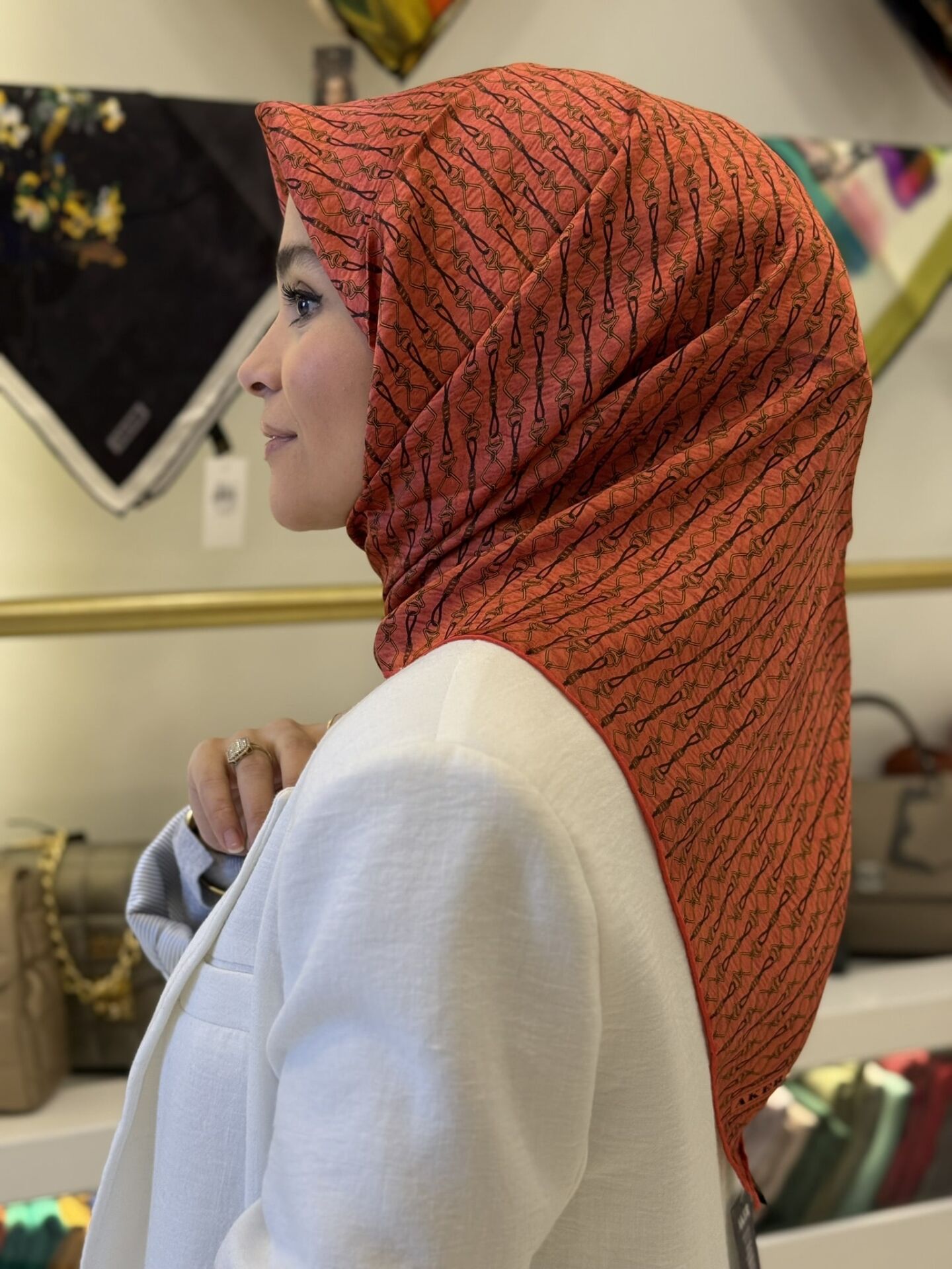 AKER SURA İPEK EŞARP
