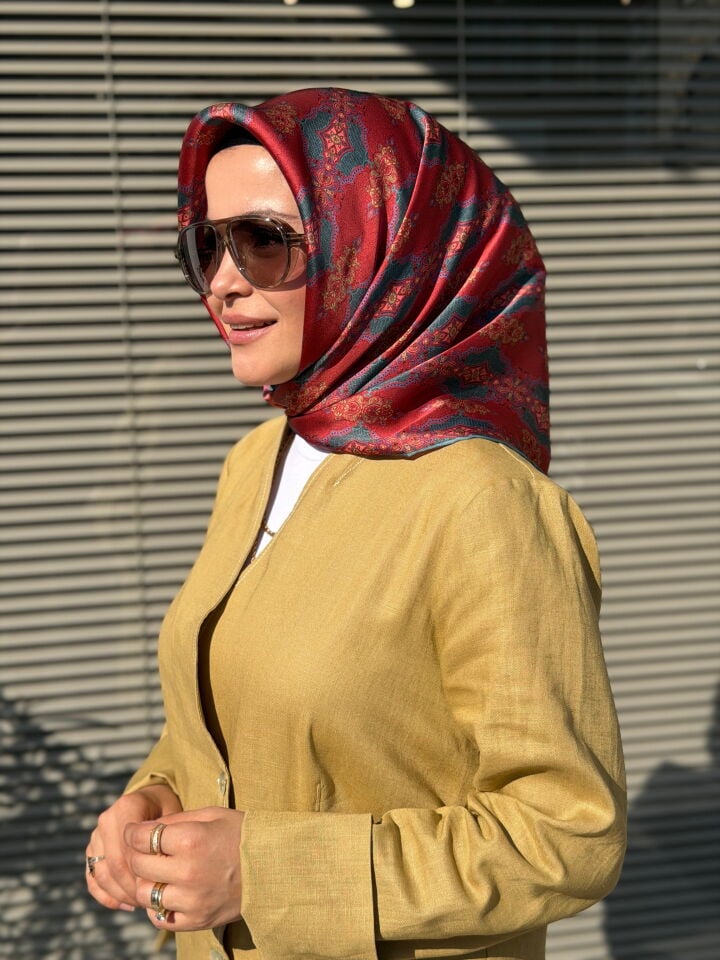 ARMİNE SURA İPEK EŞARP