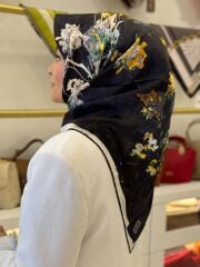 AKER SURA İPEK EŞARP