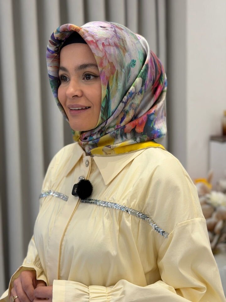 AKER SURA İPEK EŞARP