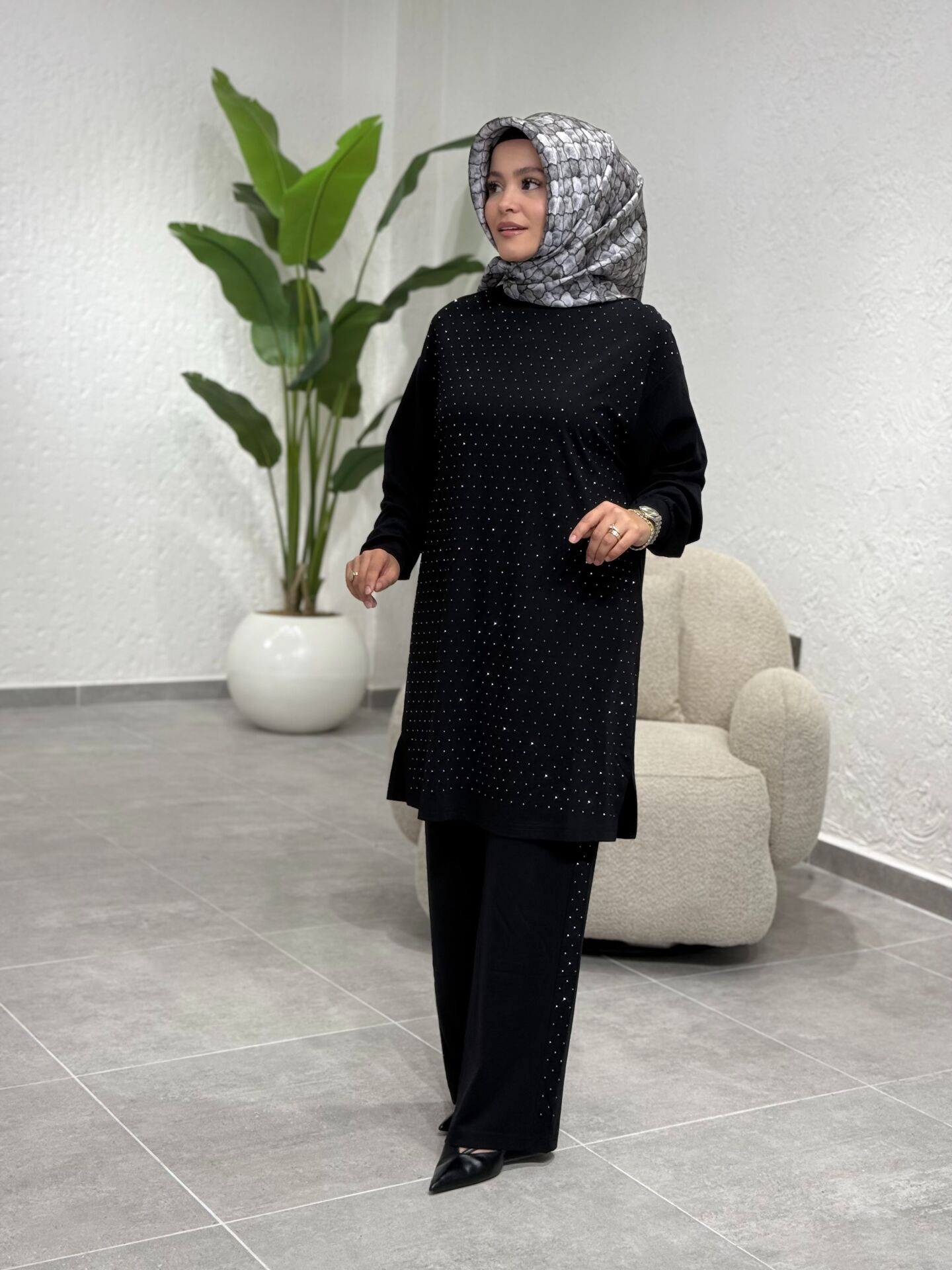 ESRA DAĞLIOĞLU TAŞLI TAKIM SİYAH