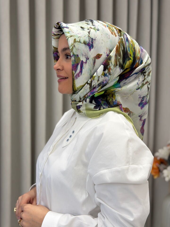 AKER SURA İPEK EŞARP