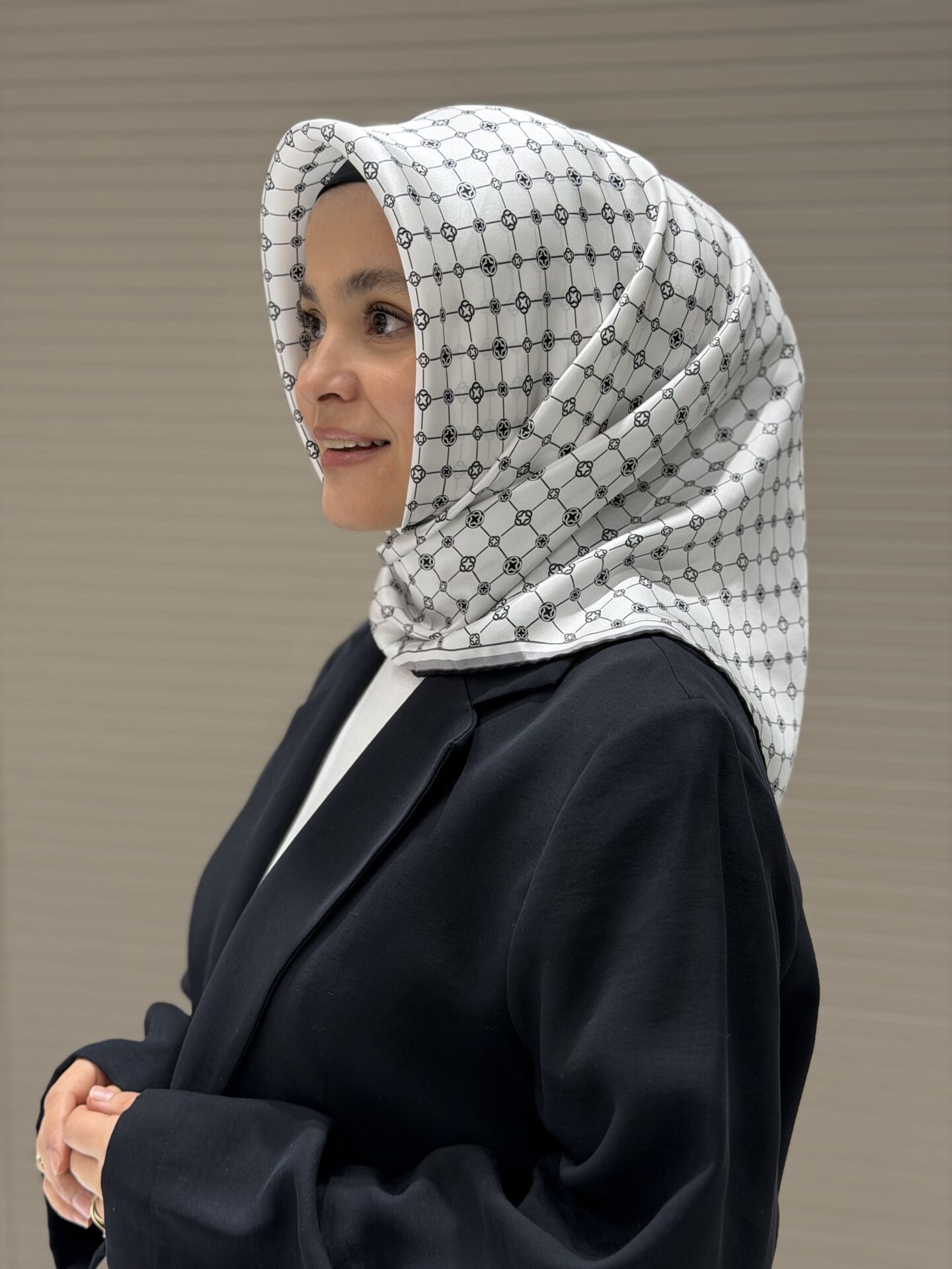 AKER SURA İPEK EŞARP