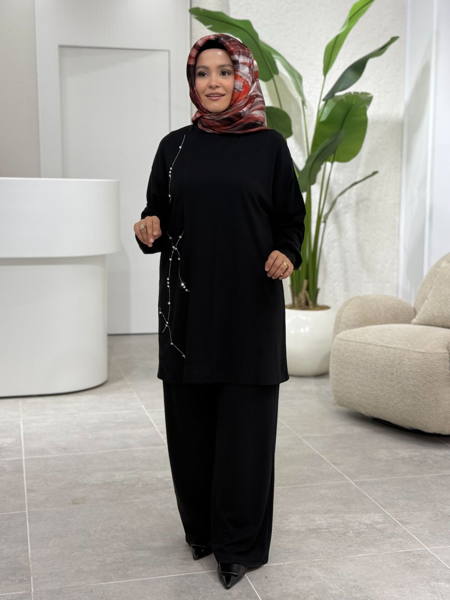 ESRA DAĞLIOĞLU TAŞLI TAKIM SİYAH