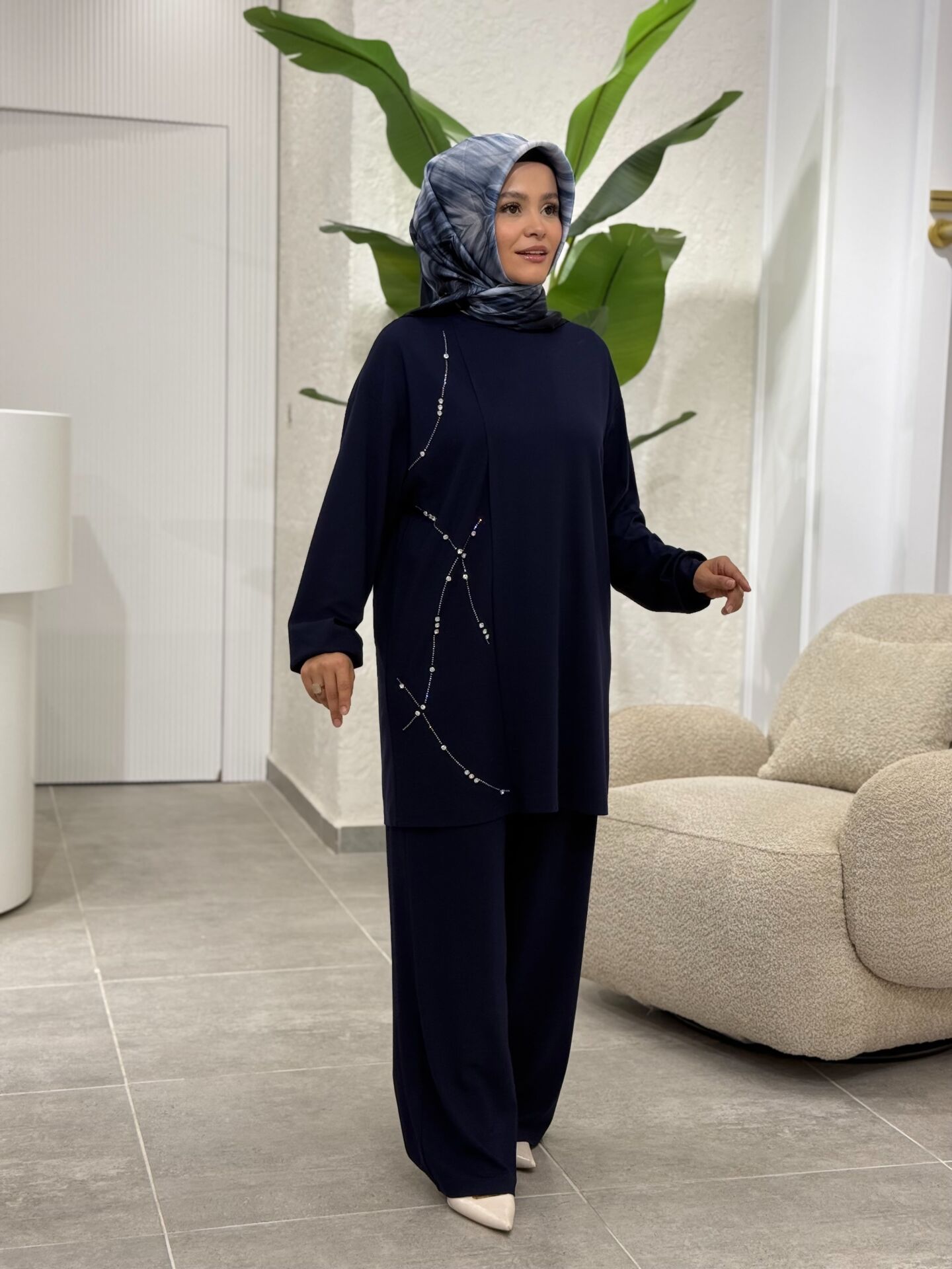 ESRA DAĞLIOĞLU TAŞLI TAKIM LACİVERT