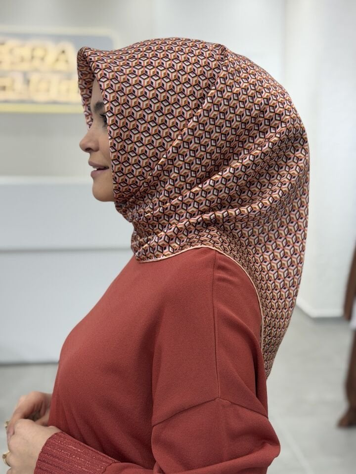 AKER SURA İPEK EŞARP