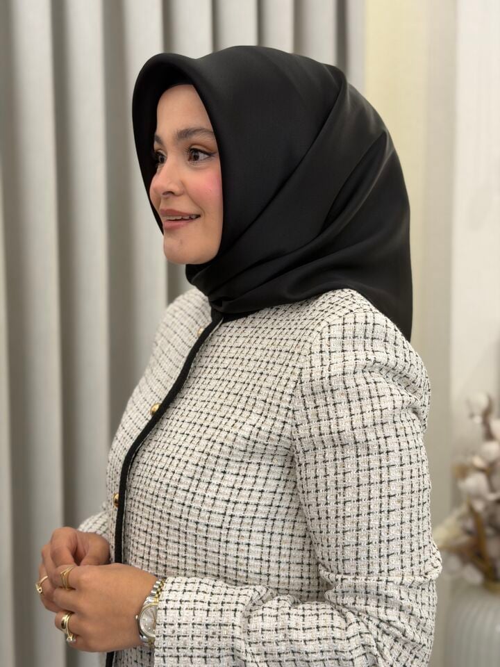 ARMİNE SURA İPEK EŞARP SİYAH