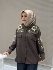 ESRA DAĞLIOĞLU KAŞE TAŞLI GÖMLEK KAHVE