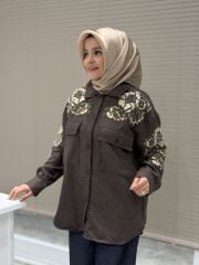 ESRA DAĞLIOĞLU KAŞE TAŞLI GÖMLEK KAHVE