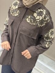 ESRA DAĞLIOĞLU KAŞE TAŞLI GÖMLEK KAHVE