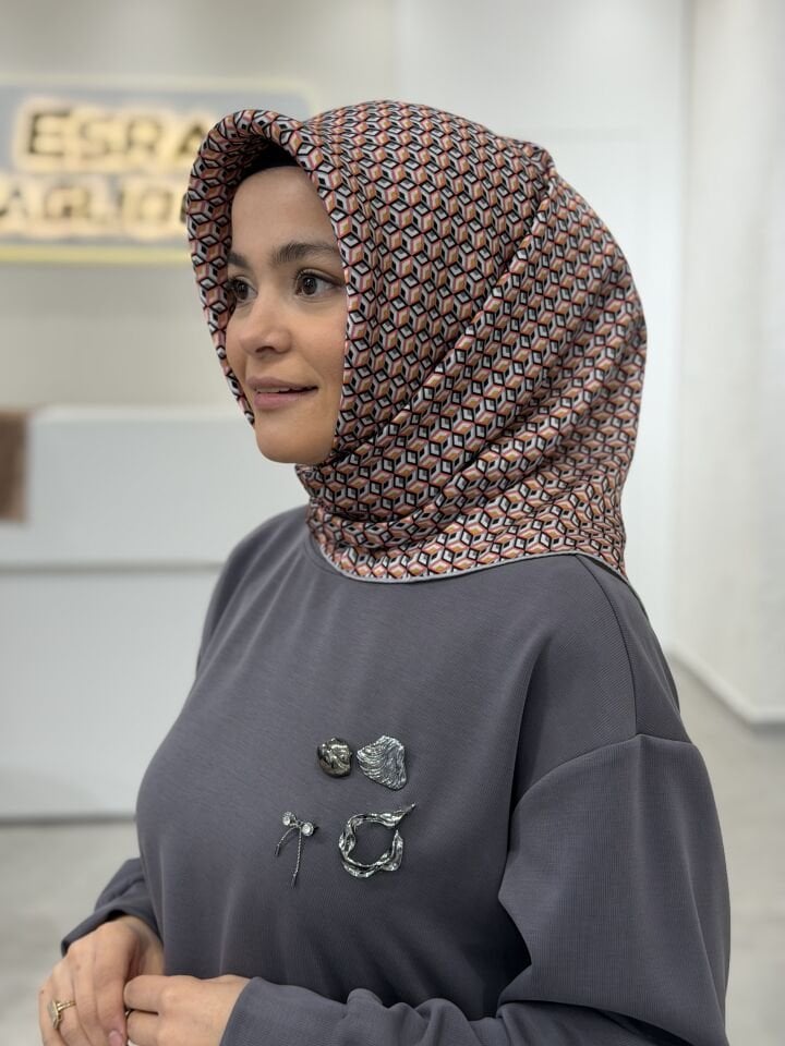 AKER SURA İPEK EŞARP