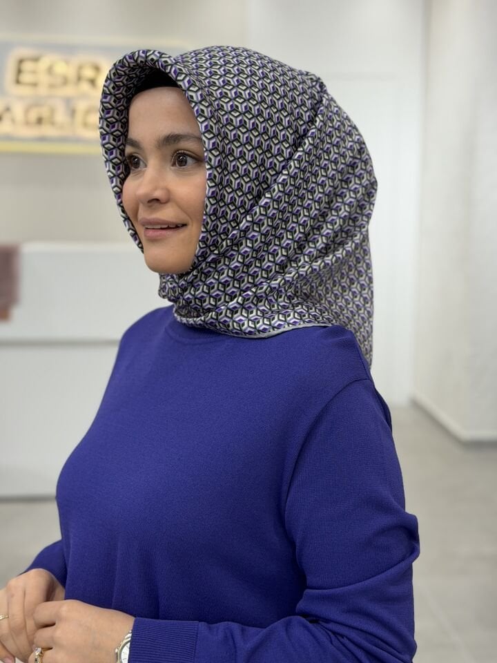 AKER SURA İPEK EŞARP