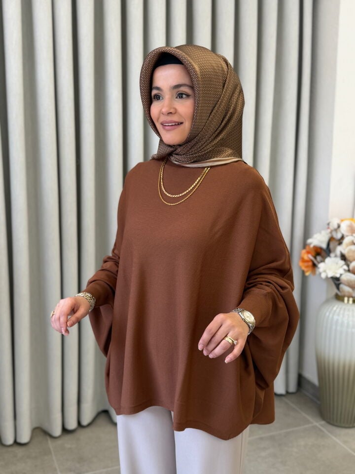 TIĞ TRİKO YARASA KOL SIFIR YAKA BLUZ KAHVERENGİ