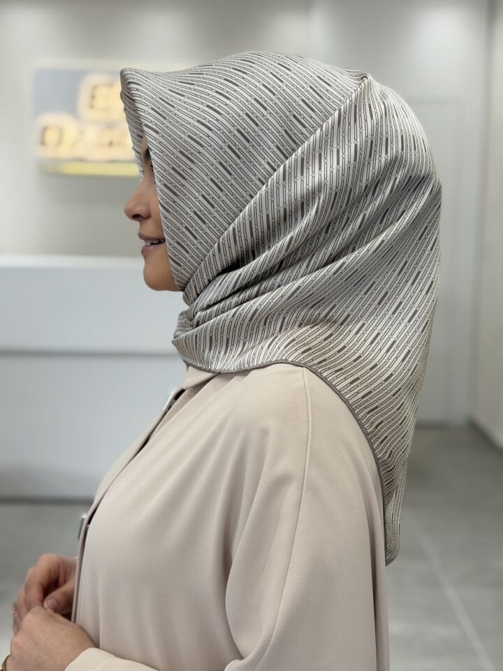 AKER SURA İPEK EŞARP