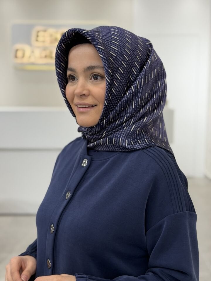 AKER SURA İPEK EŞARP