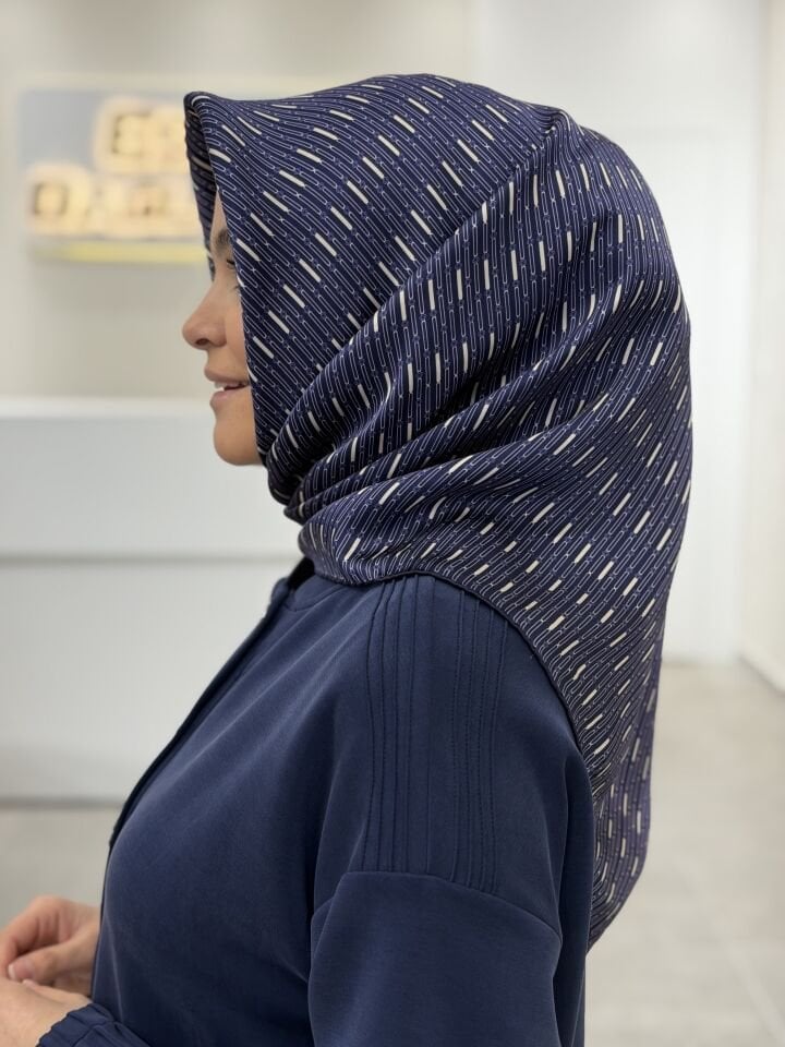 AKER SURA İPEK EŞARP