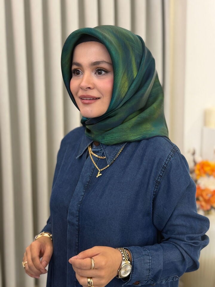 ARMİNE SURA İPEK EŞARP