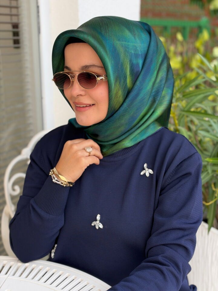 ARMİNE SURA İPEK EŞARP