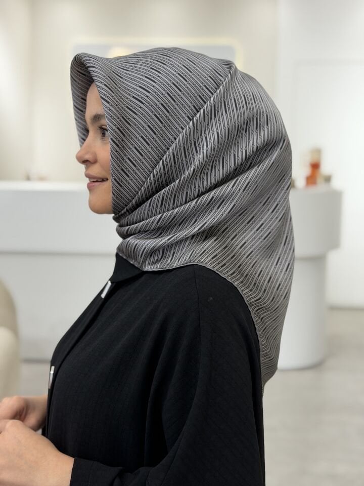 AKER SURA İPEK EŞARP