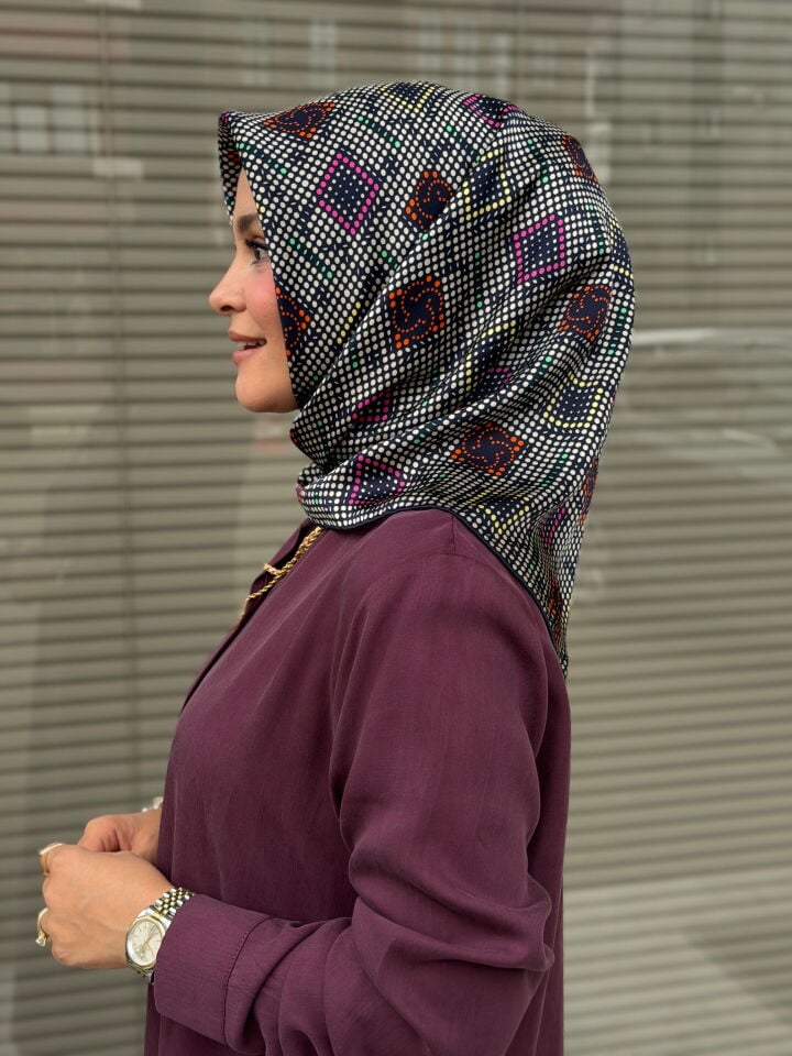 AKER SURA İPEK EŞARP
