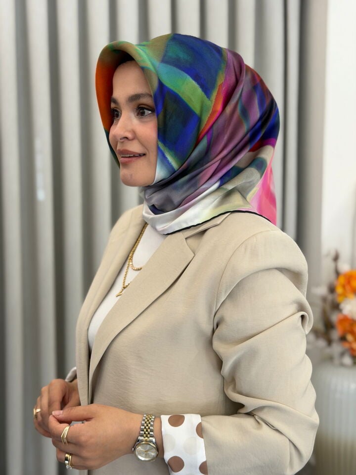 AKER SURA İPEK EŞARP