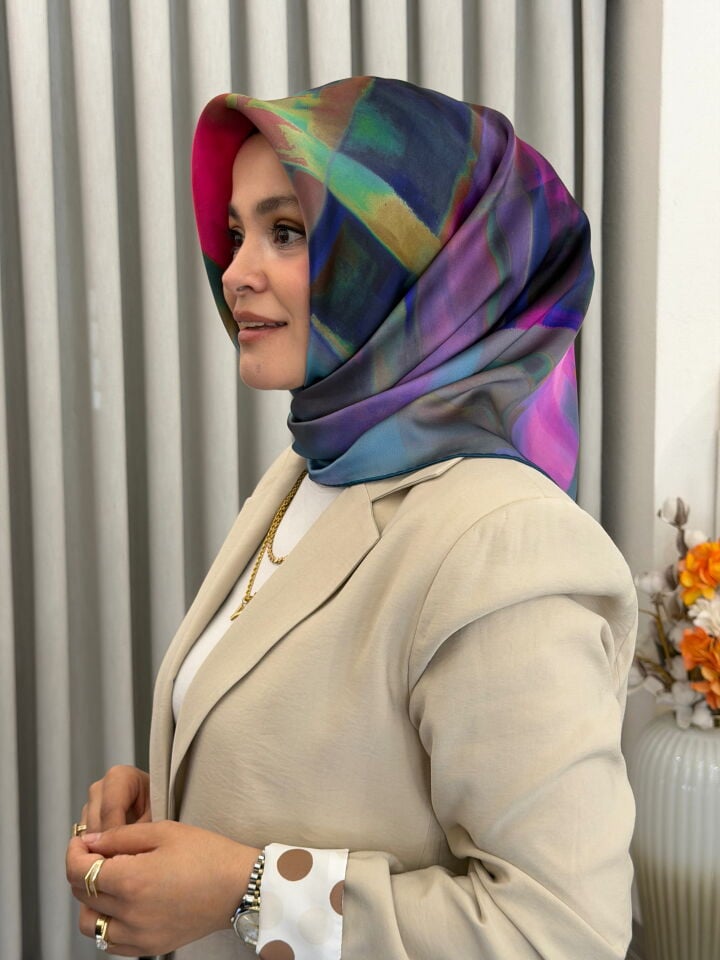 AKER SURA İPEK EŞARP
