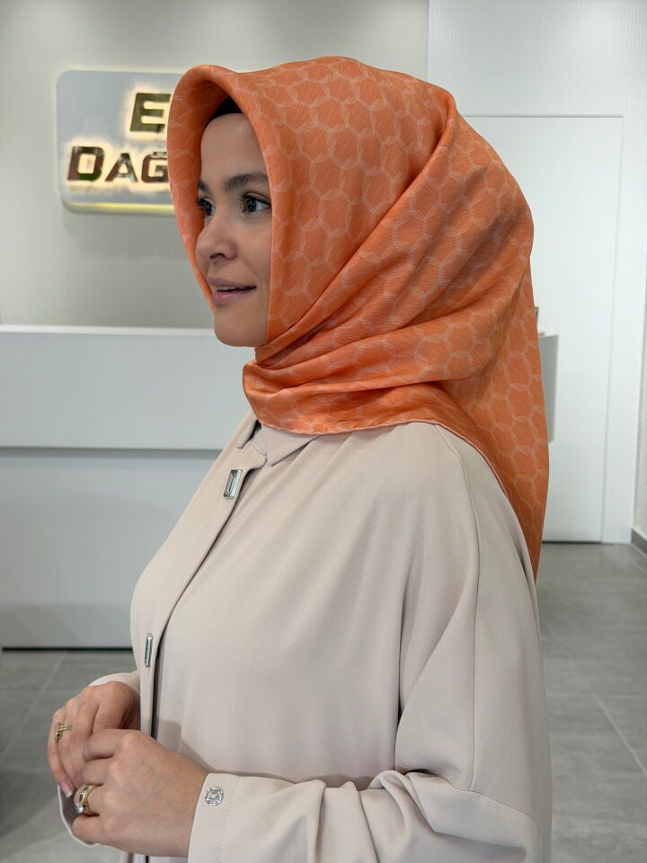 AKER SURA İPEK EŞARP