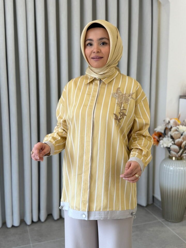 TIĞ TRİKO NAKIŞ VE BONCUK İŞLEMELİ ÇİZGİLİ GÖMLEK SARI