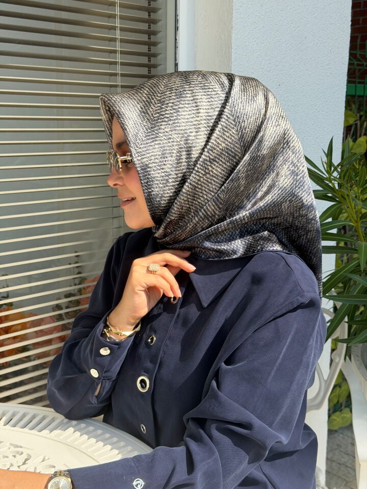 AKER SURA İPEK EŞARP