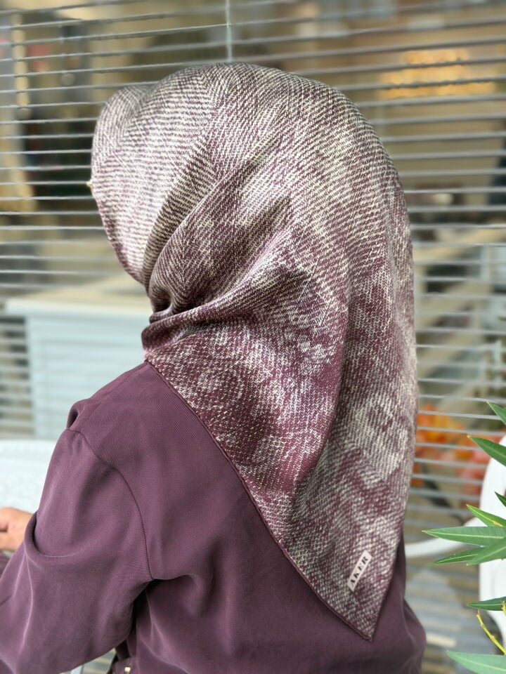 AKER SURA İPEK EŞARP