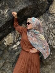 LA BOUTİQUE YAZ SERİNLİĞİ ŞAL 70X190