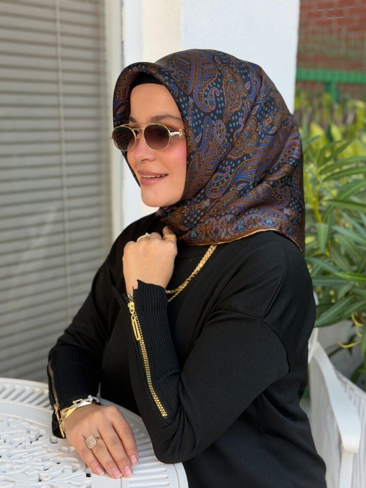 ARMİNE SURA İPEK EŞARP