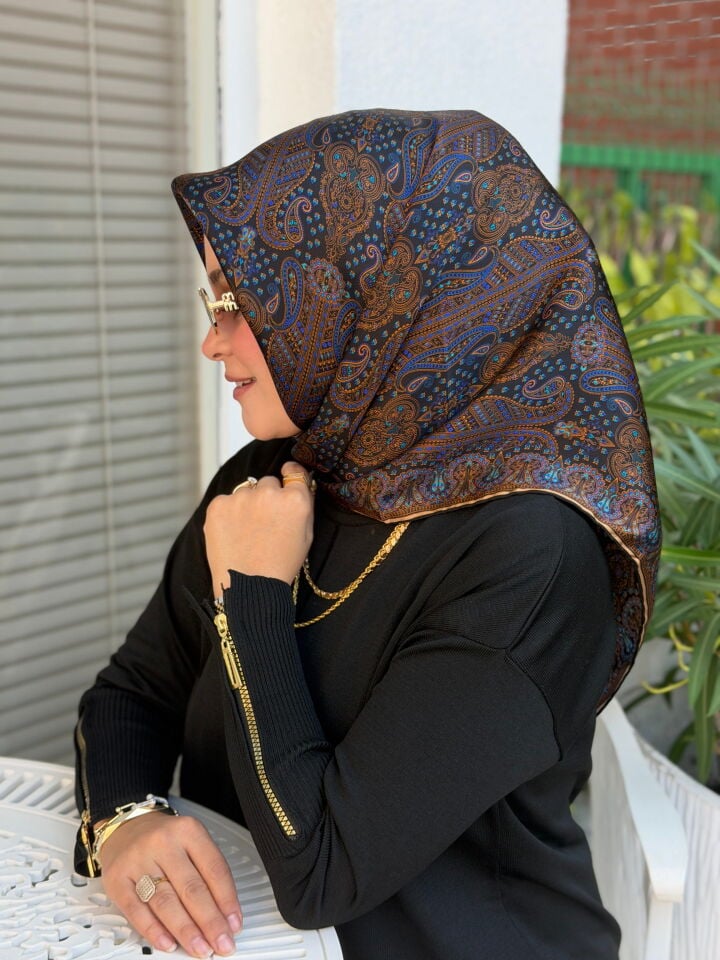 ARMİNE SURA İPEK EŞARP