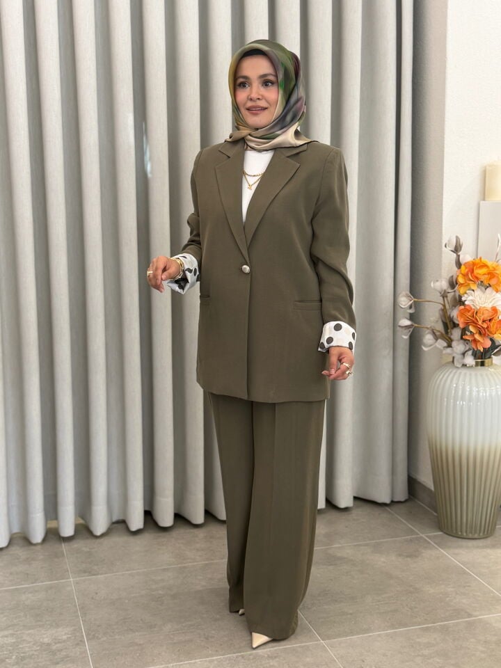 TIĞ TRİKO PUANTİYE DETAYLI BLAZER CEKET PANTOLONLU TAKIM HAKİ