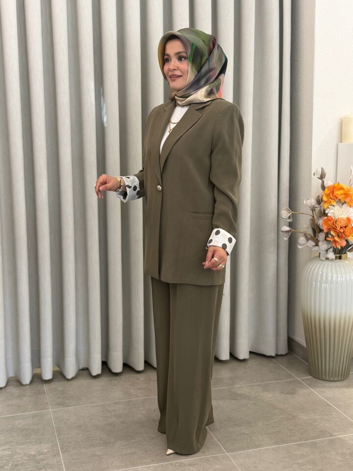 TIĞ TRİKO PUANTİYE DETAYLI BLAZER CEKET PANTOLONLU TAKIM HAKİ