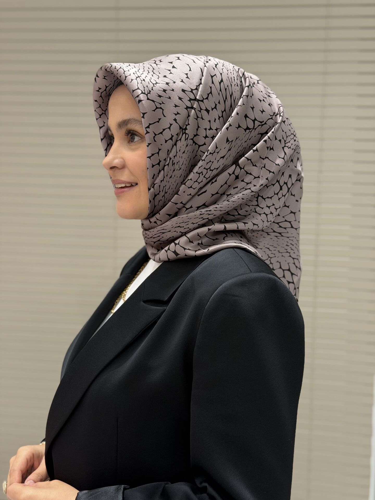 AKER SURA İPEK EŞARP