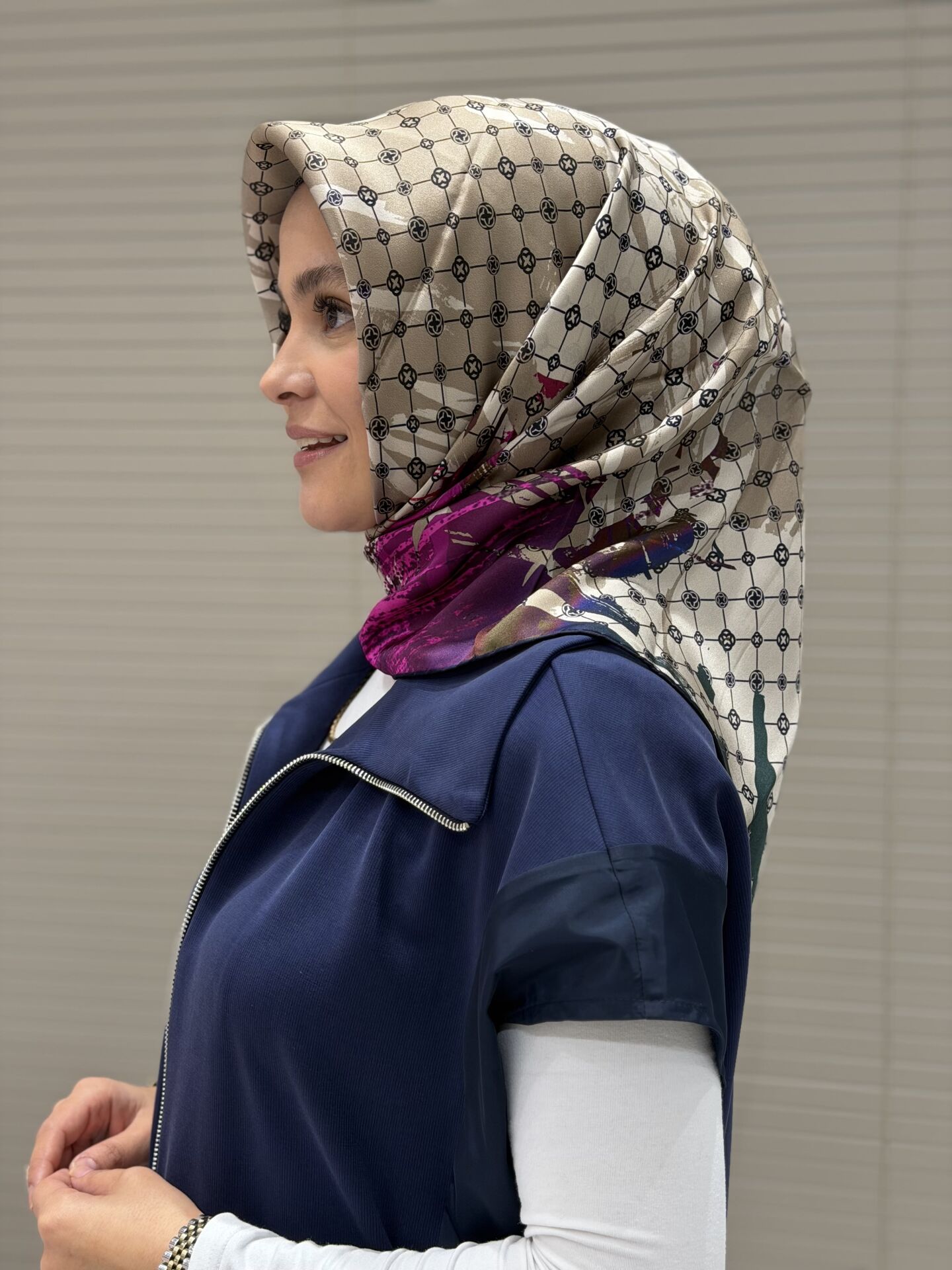 AKER SURA İPEK EŞARP