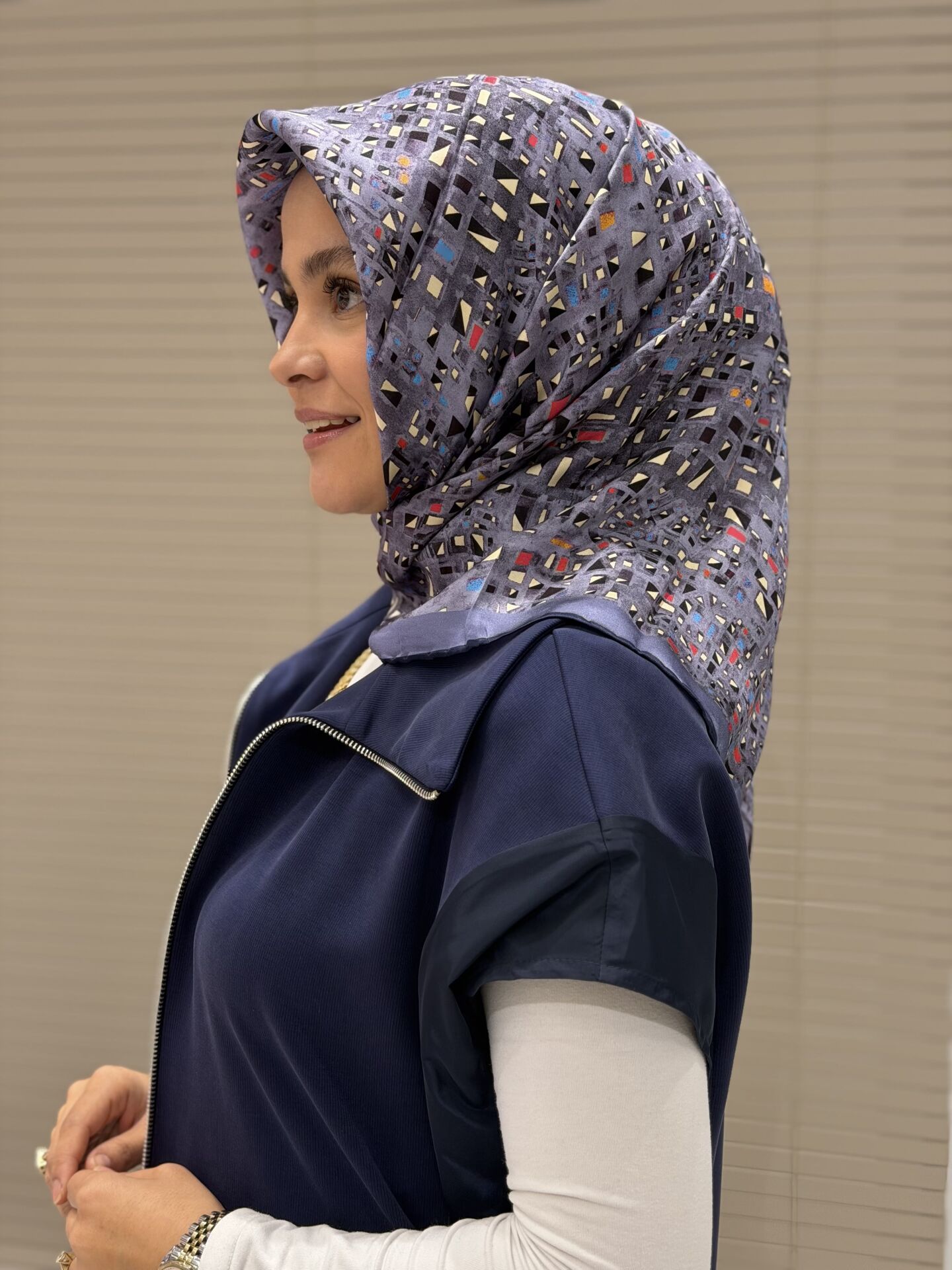 AKER SURA İPEK EŞARP