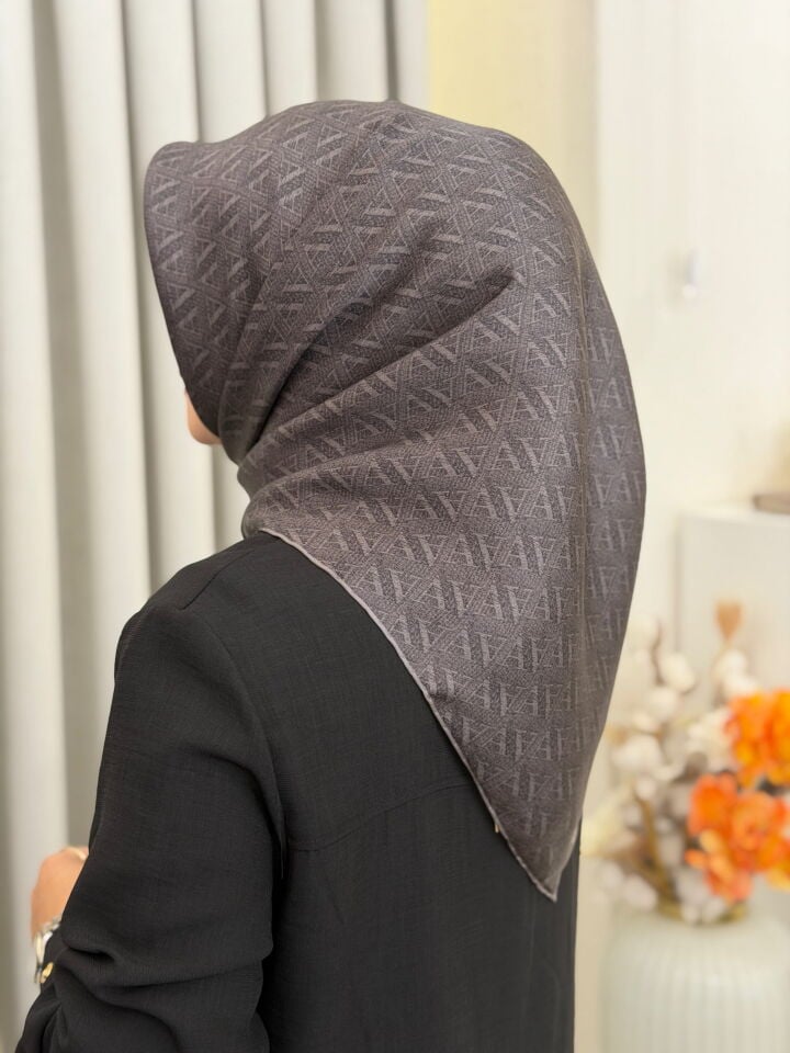 ARMİNE SURA İPEK EŞARP