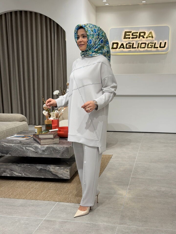 TIĞ TRİKO NERVÜR SIRALI TAŞ DETAYLI TAKIM TAŞ