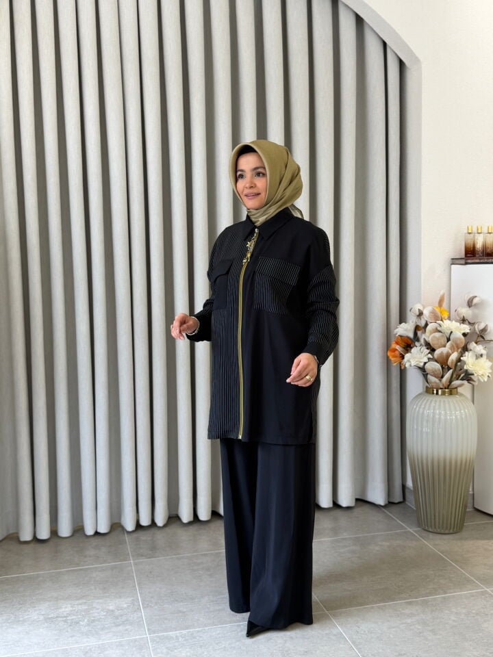 TIĞ TRİKO ÇİZGİLİ CAHRM AKSESUARLI PANTOLONLU TAKIM SİYAH